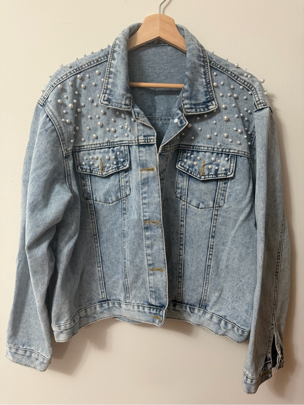 Women's Light Wash Pearl-Embellished Denim Jacket